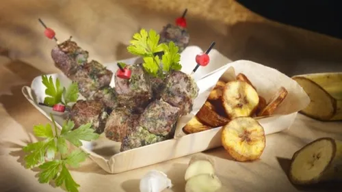 Brochettes de bœuf et bananes plantain